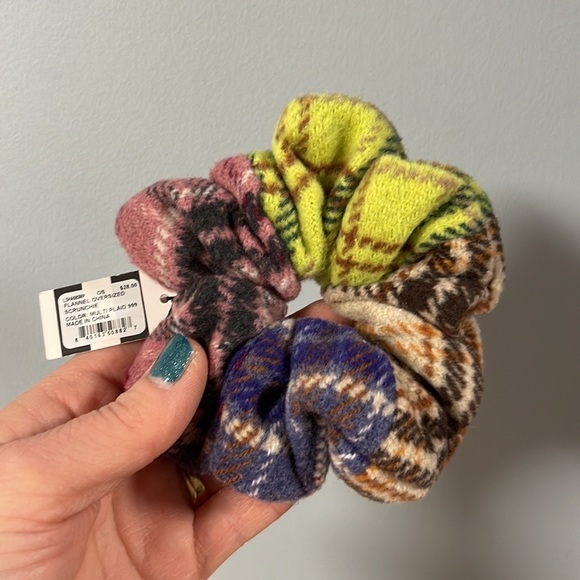Lele Sadoughi oversized Flannel Multi Plaid Scrunchie new with tag and dust bag - Picture 3 of 7
